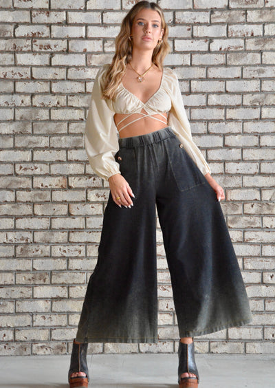 She Does Not Care Pants | Black